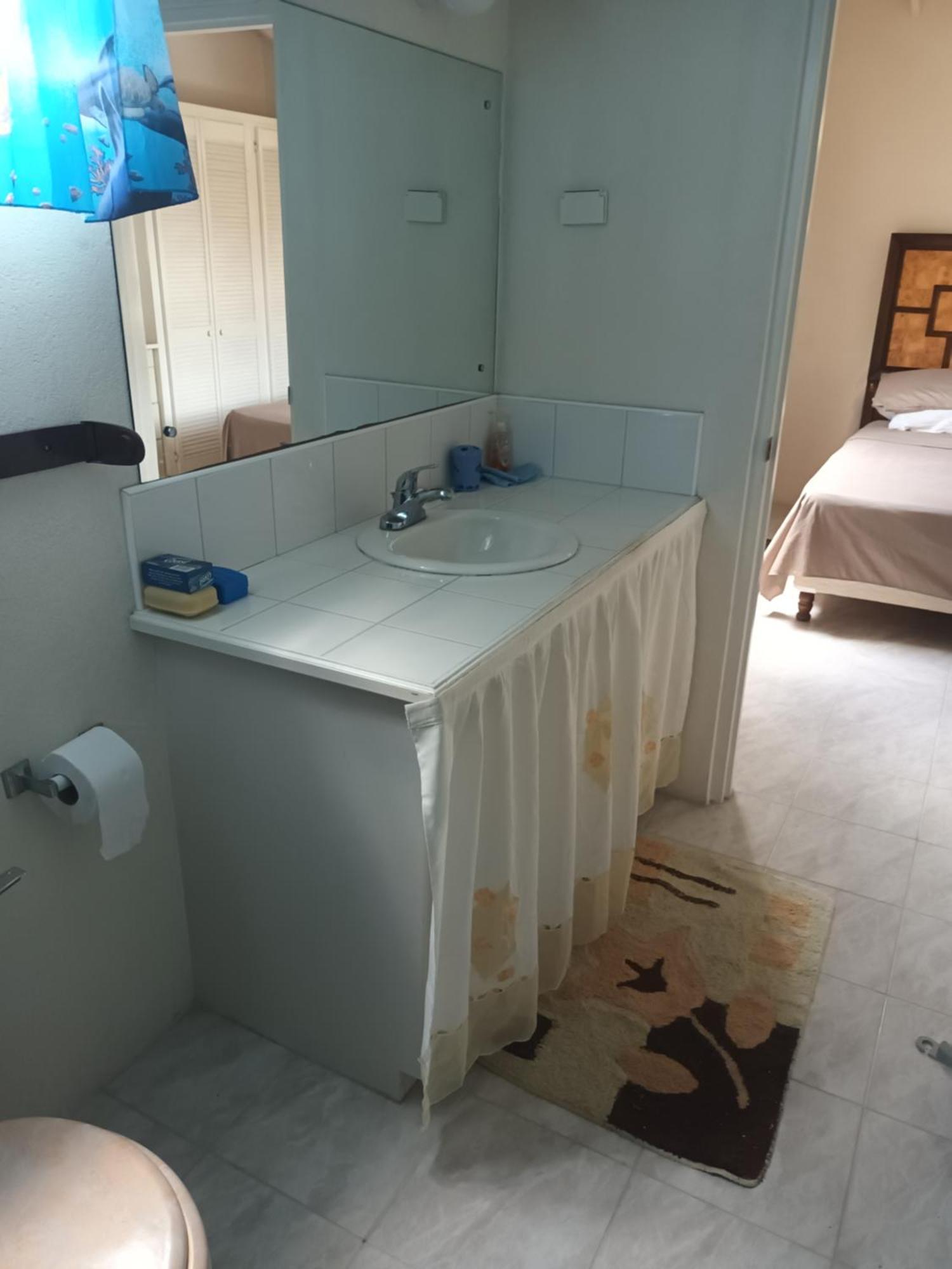 Super Breezy Cozynook ! Hotel บริดจ์ทาวน์ ภายนอก รูปภาพ